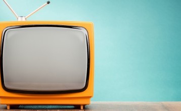 TNT et satellite : comment regarder la TV à prix réduit en Belgique ?