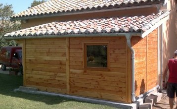 Envie d'installer une cabane de jardin accolée à votre maison ?