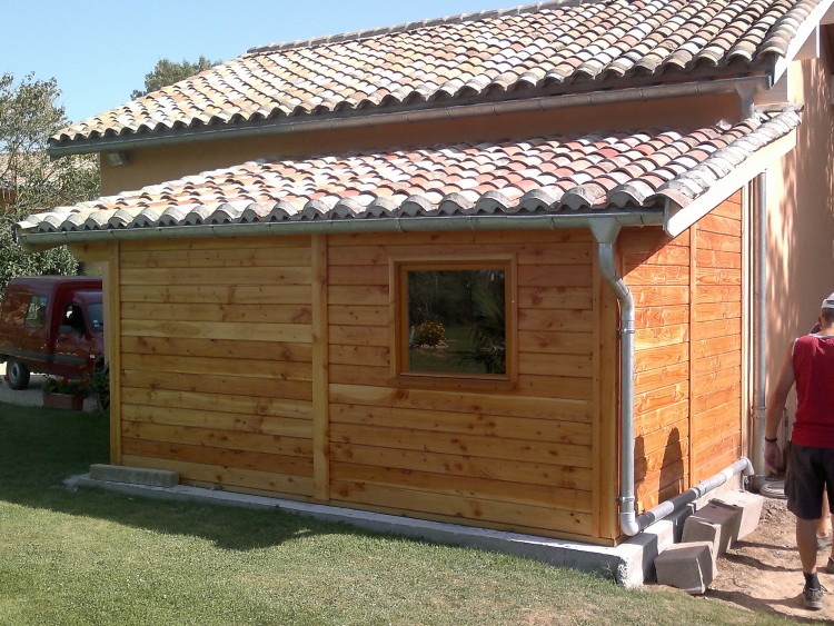 Envie d'installer une cabane de jardin accolée à votre maison ?