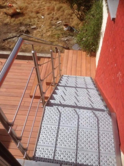 Terrasse & montée d'escalier