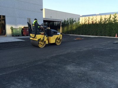 Aménagements extérieurs des parkings et du Showroom