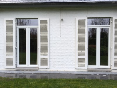 Installation châssis pvc blanc