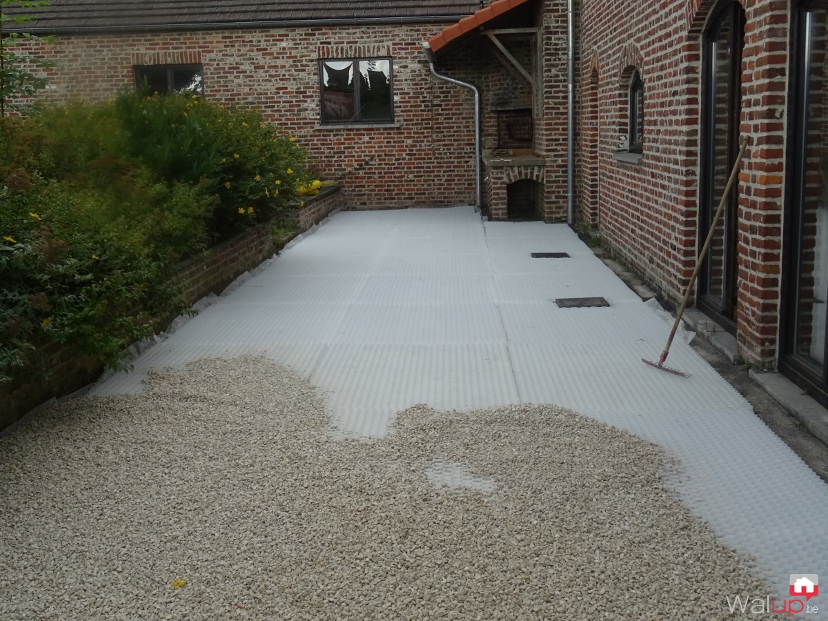 Pose de gravier par Terrassements Alain Huvenne SPRL