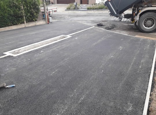 Terrassement David réalise aussi la pose de votre tarmac de A a Z