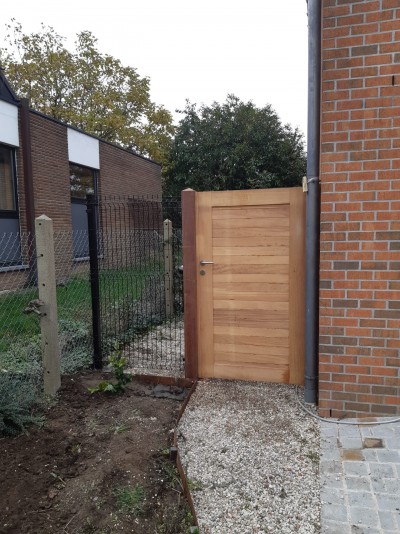 Portail Iroko + panneaux Betafence