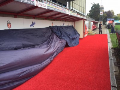 Pose de tapis synthétique