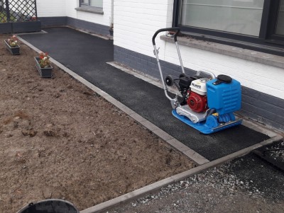 Terrassement David réalise aussi la pose de votre tarmac de A a Z