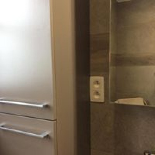 Rénovation d'une salle de bain avec spot hermétique au plafond