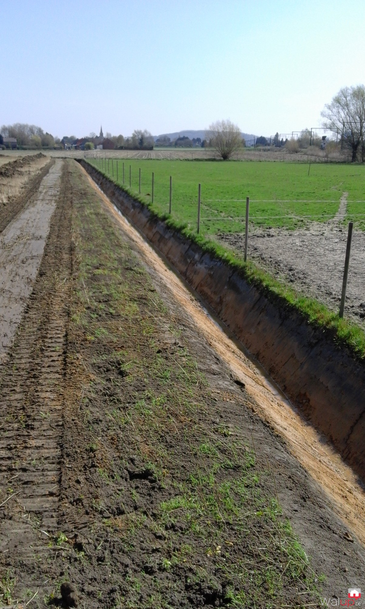 Fossé à Tournai par Terrassements Alain Huvenne SPRL